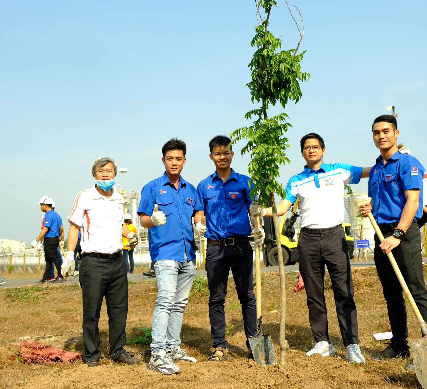 kvt to chuc tet trong cay tai nha may xu ly khi dinh co