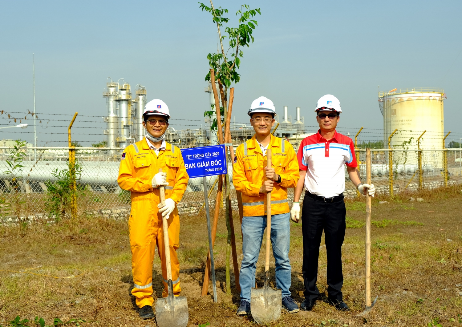 kvt to chuc tet trong cay tai nha may xu ly khi dinh co