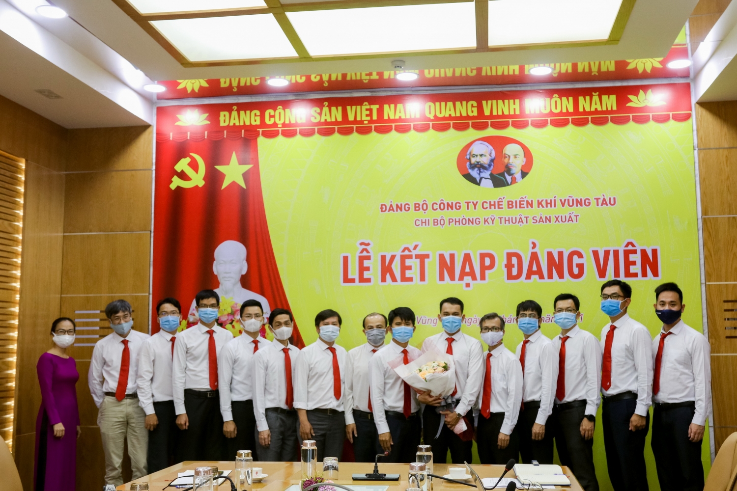 Thực hiện các quy định phòng chống dịch bệnh ngay trong các buổi lễ kết nạp đảng