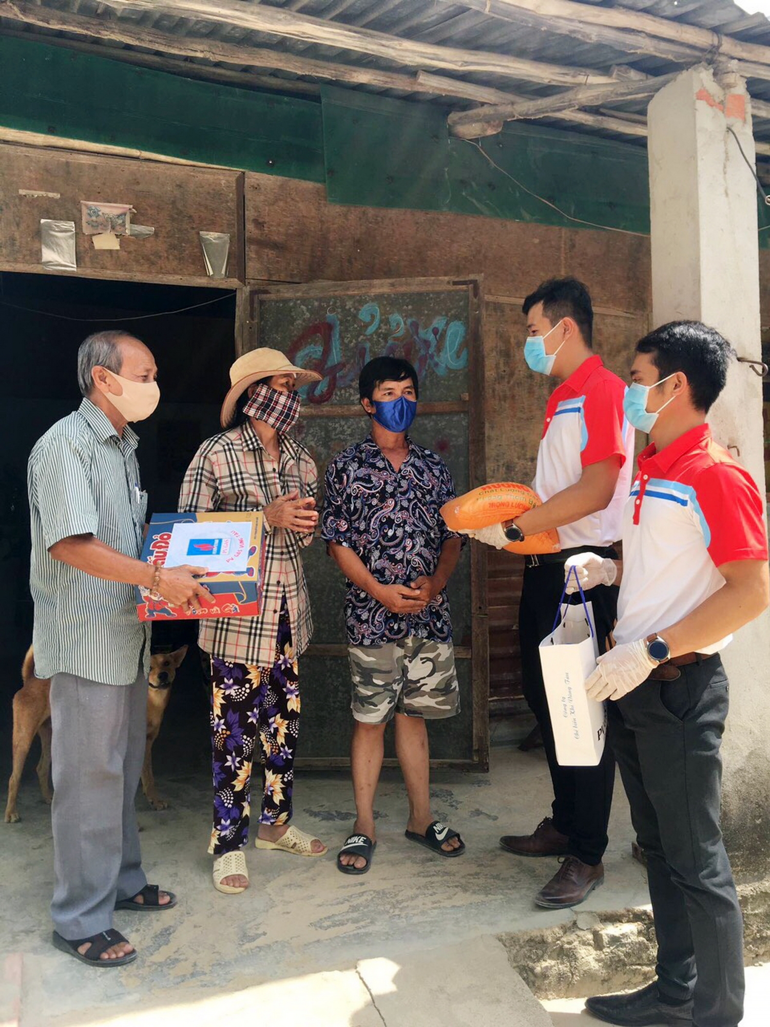 kvt thap lua yeu thuong ho tro nguoi co hoan canh kho khan trong mua dich covid 19