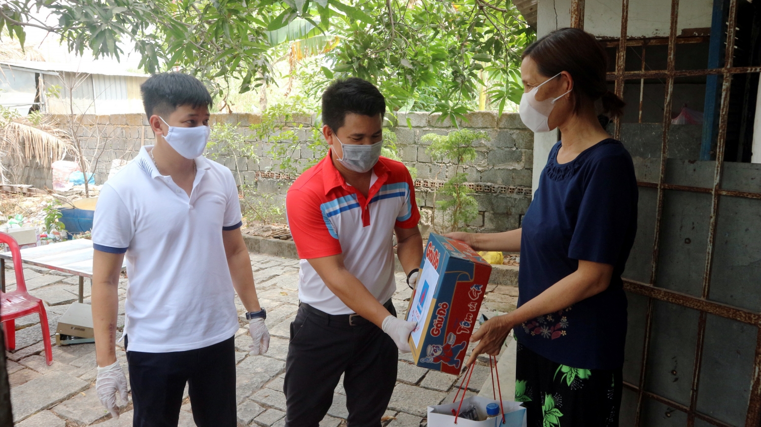 kvt thap lua yeu thuong ho tro nguoi co hoan canh kho khan trong mua dich covid 19