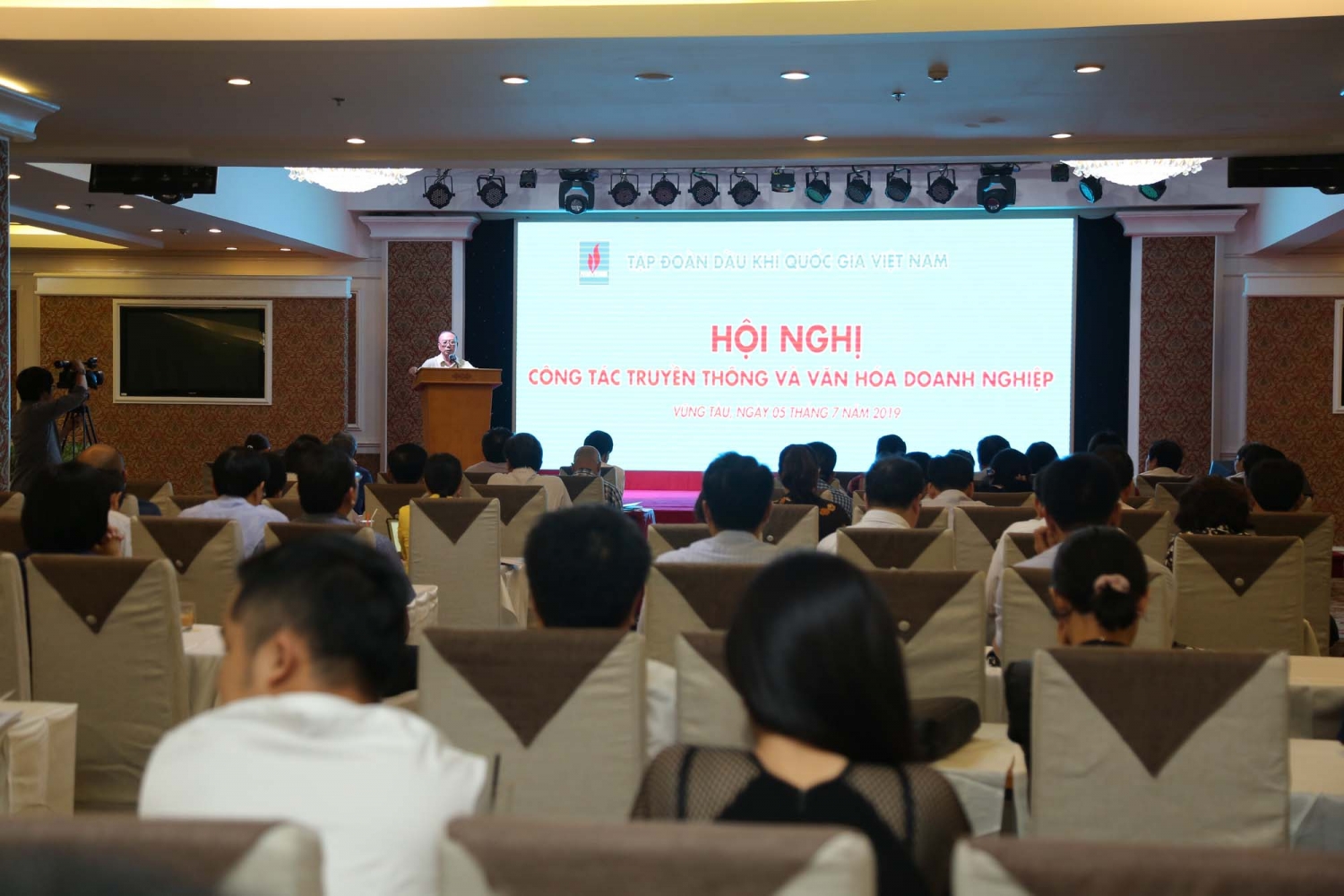 chuyen nghiep va sang tao trong truyen thong va xay dung van hoa doanh nghiep