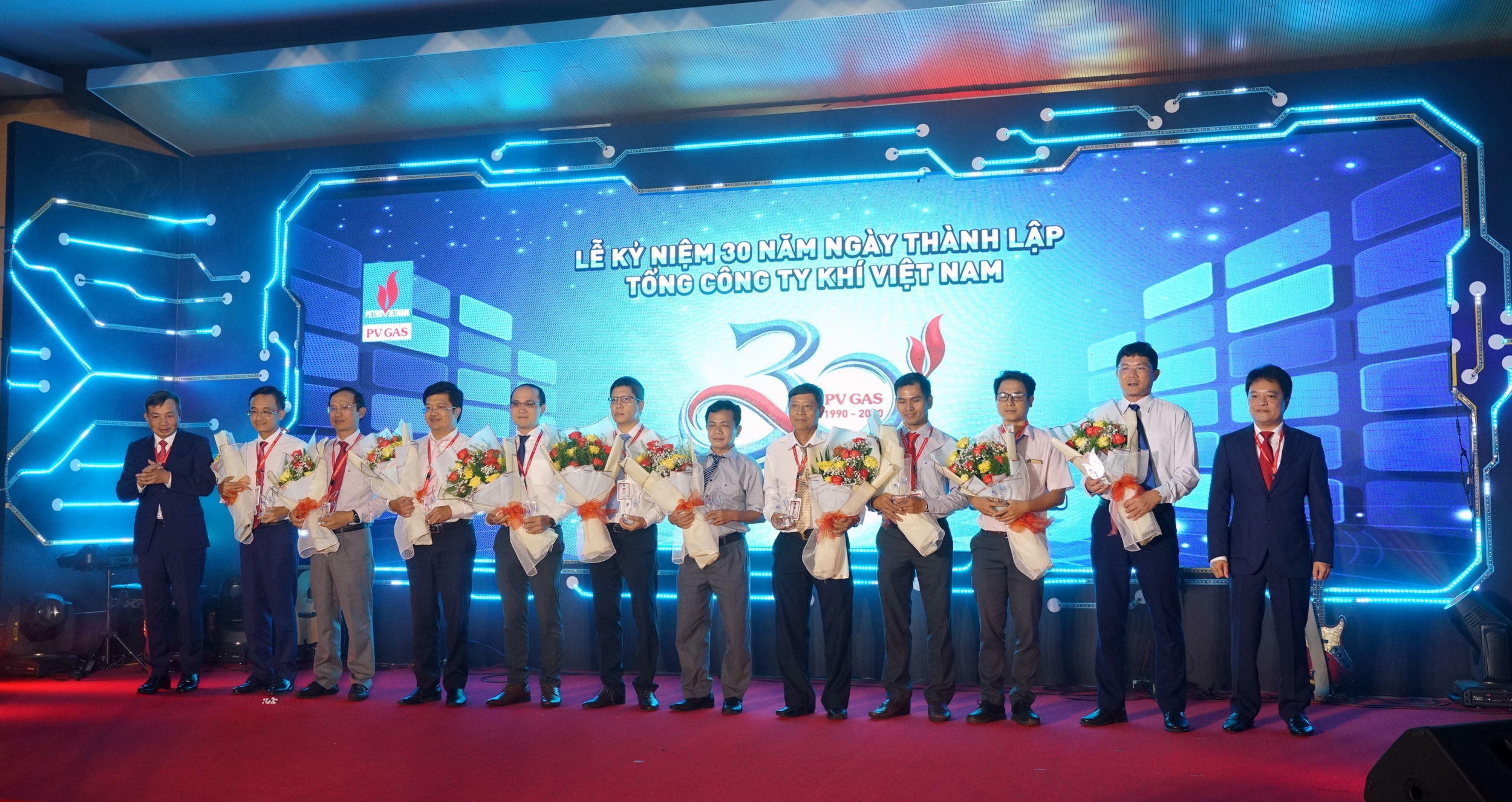 2536-8tuyen-duong-10-sang-kien-1