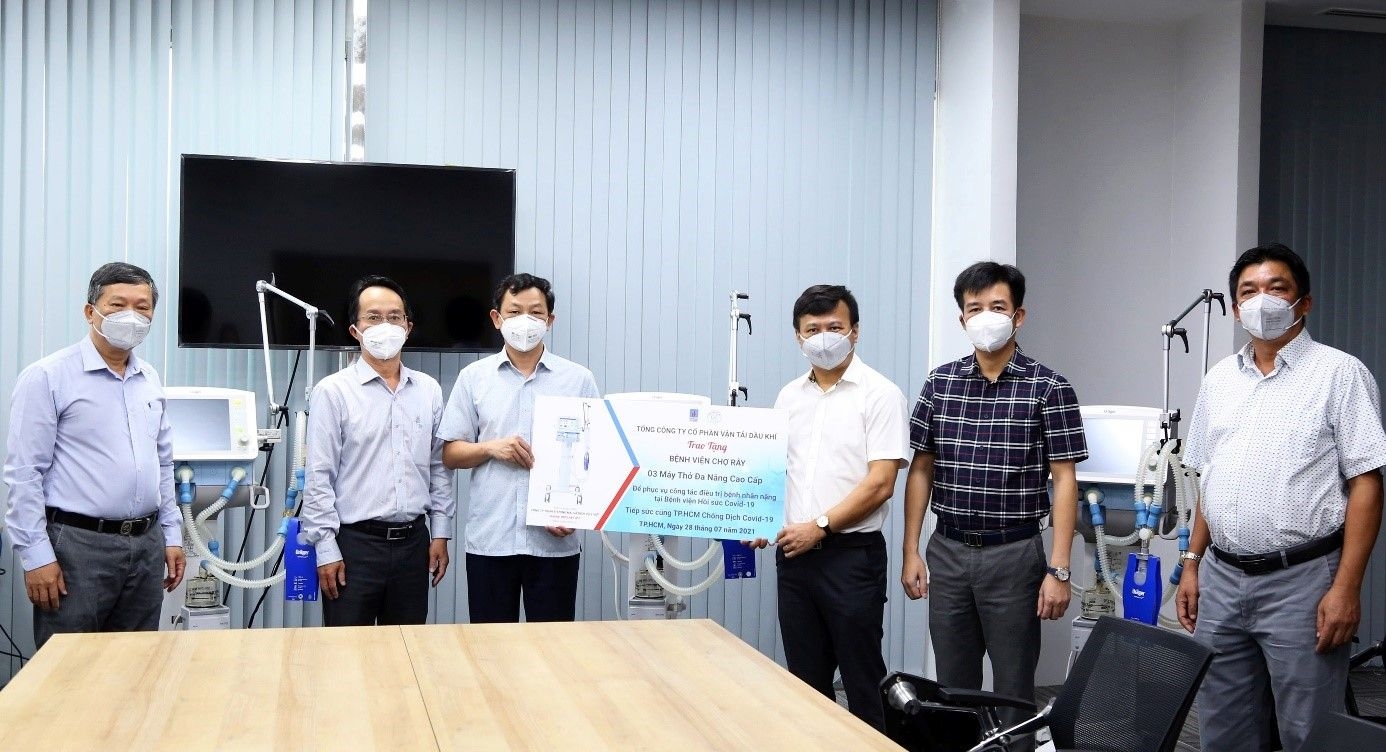 Lãnh đạo PVTrans trao tặng hỗ trợ Bệnh viện Chợ Rẫy 