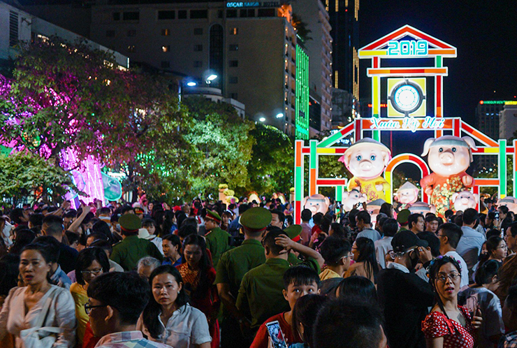 nghin nguoi giu an ninh duong hoa nguyen hue