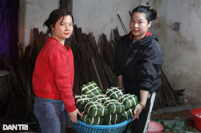 Cận Tết, làng nghề bánh chưng làm quên ăn, quên ngủ  - 4
