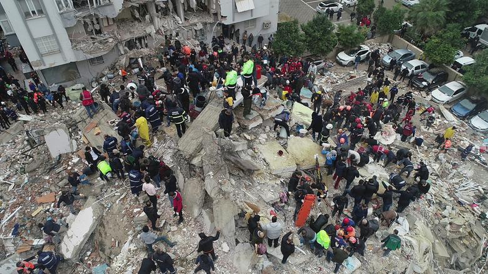 Thổ Nhĩ Kỳ, Syria tan hoang như bãi chiến trường sau động đất kinh hoàng - 11 Thổ Nhĩ Kỳ, Syria tan hoang như bãi chiến trường sau động đất kinh hoàng - 11