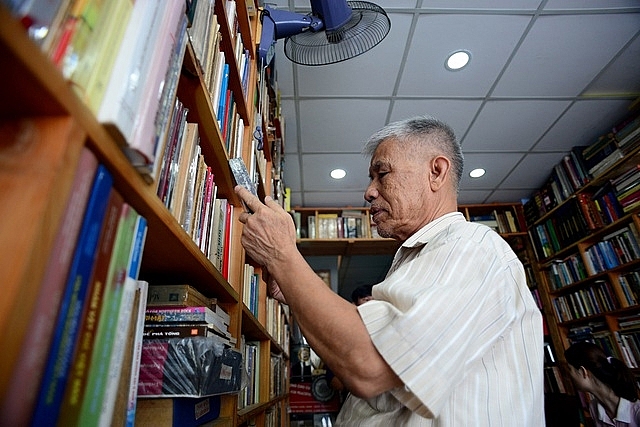 doc dao quan ca phe tra tien bang sach o sai gon