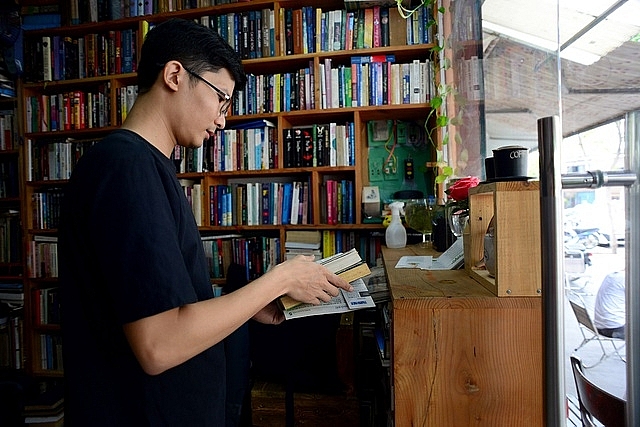 doc dao quan ca phe tra tien bang sach o sai gon