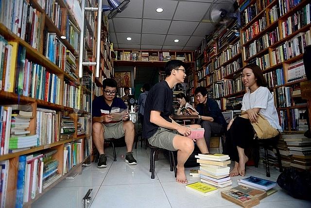 doc dao quan ca phe tra tien bang sach o sai gon