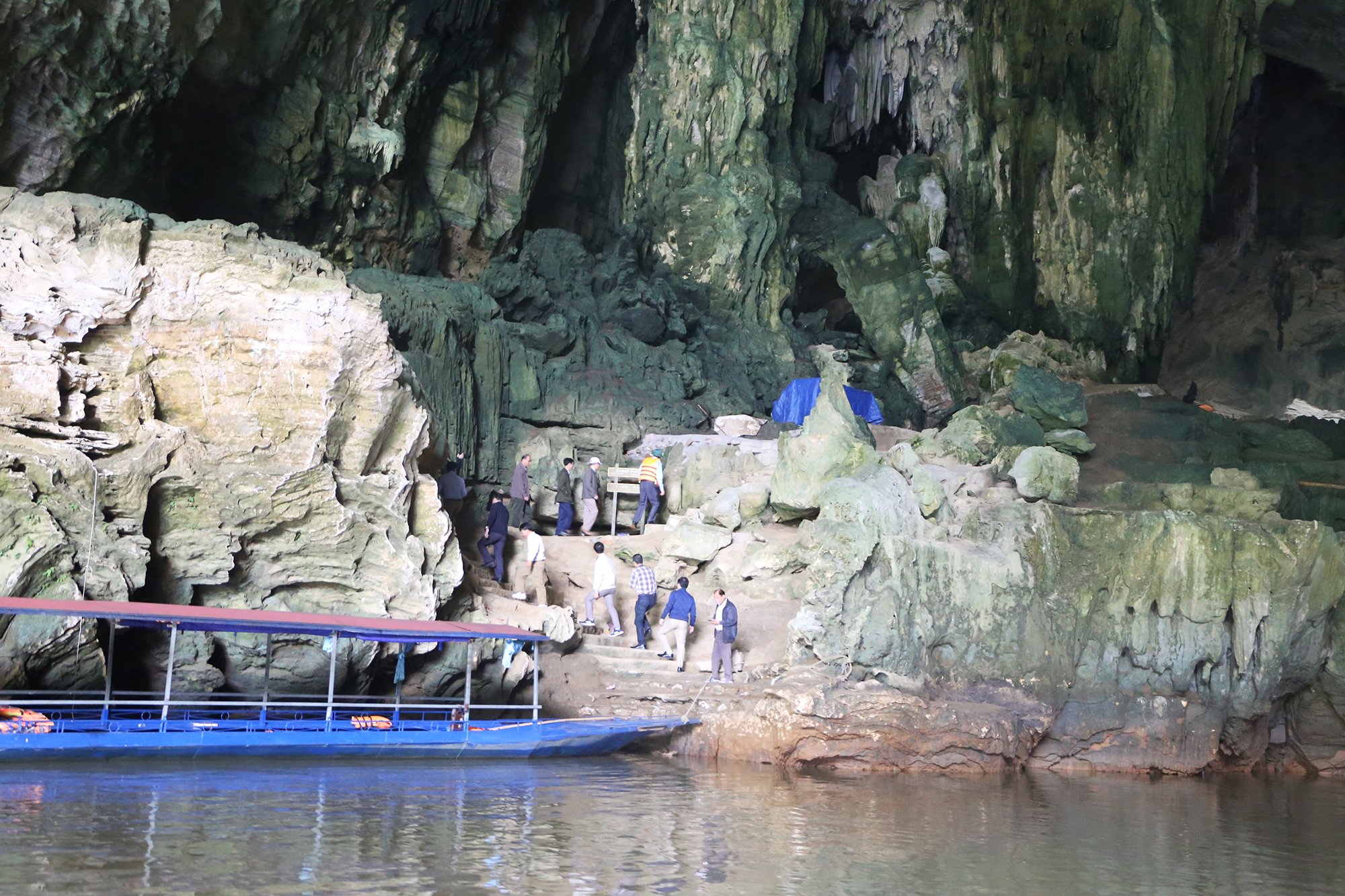 Động Puông - Tuyệt tác thiên nhiên trong Vườn Quốc gia Ba Bể Động Puông Tuyệt tác thiên nhiên trong Vườn quốc gia Ba Bể