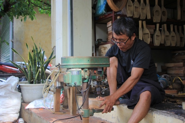 Nghệ nhân 40 năm “giữ hồn” cho chiếc bánh Trung thu truyền thống