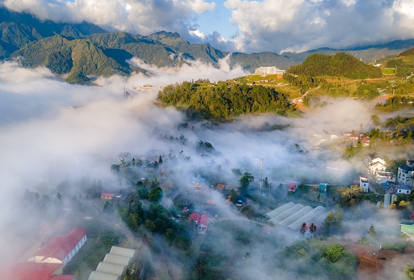 Sa Pa bồng bềnh trong mây trắng