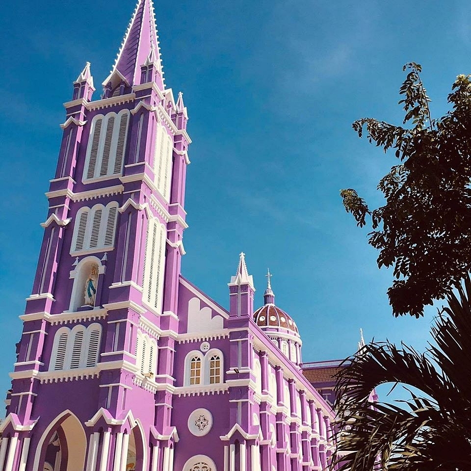 Check-in nhà thờ màu tím nổi bật nhất xứ Nghệ
