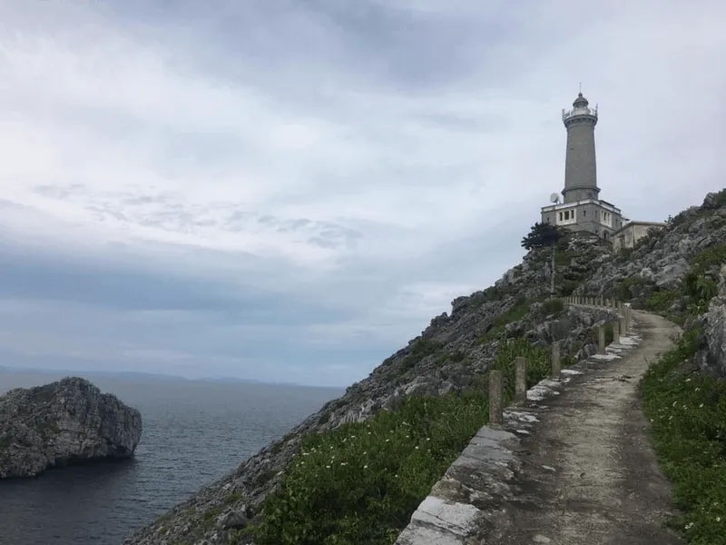 Đảo Long Châu - Vẻ đẹp hoang sơ, kỳ vĩ giữa vịnh Lan Hạ