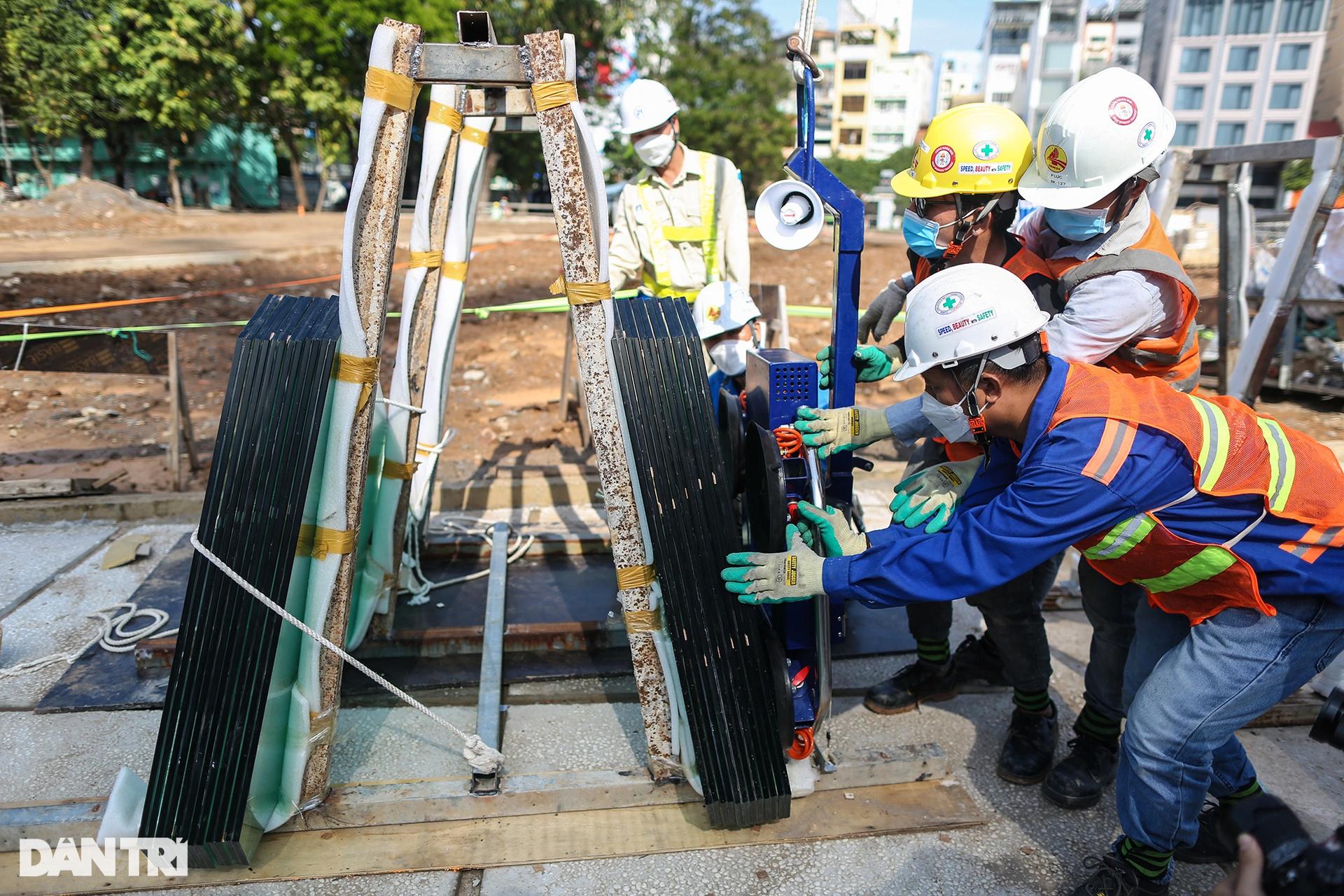 Giếng trời khổng lồ hình hoa sen của metro Bến Thành - Suối Tiên - 4