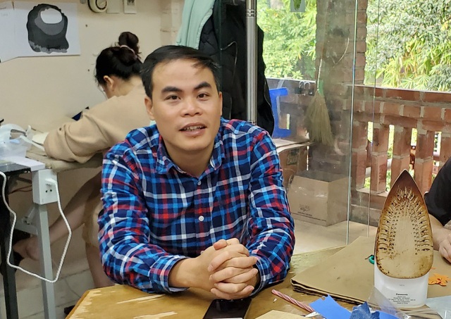 Người đàn ông khuyết tật thành công với ý tưởng biến rác thành tiền - 3