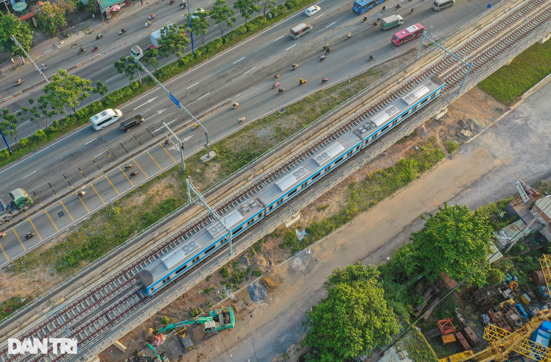 Người dân TPHCM hào hứng thử nghiệm tàu metro số 1 Bến Thành - Suối Tiên - 1