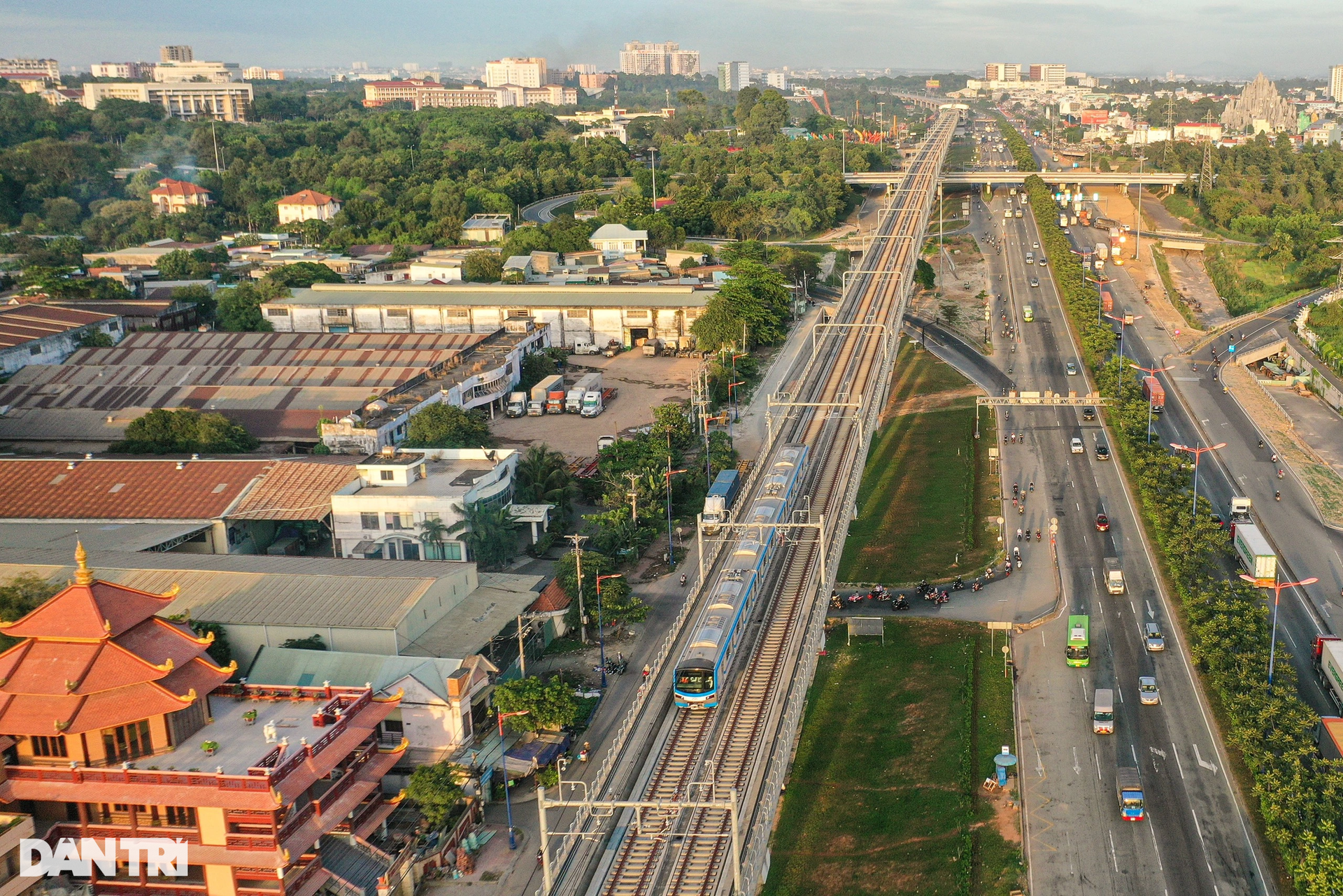 Người dân TPHCM hào hứng thử nghiệm tàu metro số 1 Bến Thành - Suối Tiên - 14