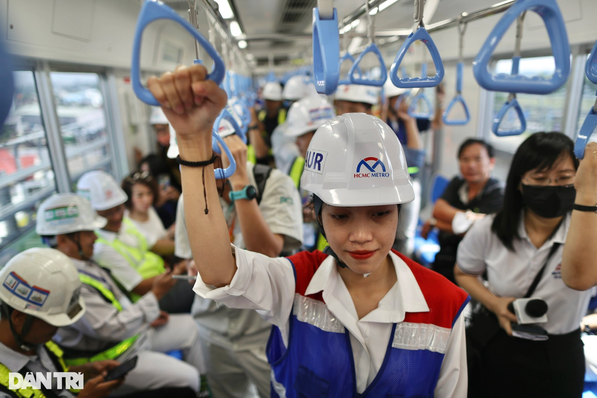 Người dân TPHCM hào hứng thử nghiệm tàu metro số 1 Bến Thành - Suối Tiên - 10