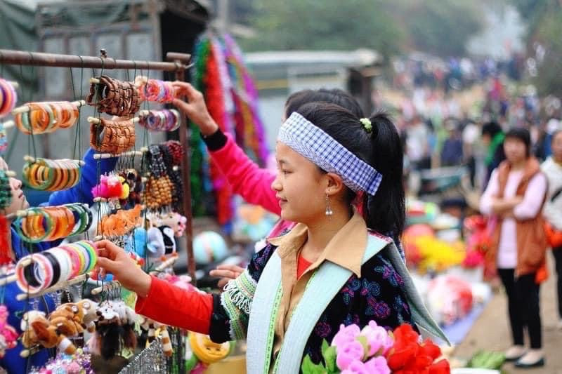 Chợ phiên trên “Cao nguyên trắng”