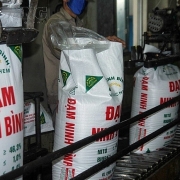 Giá phân bón trong nước đồng loạt tăng mạnh