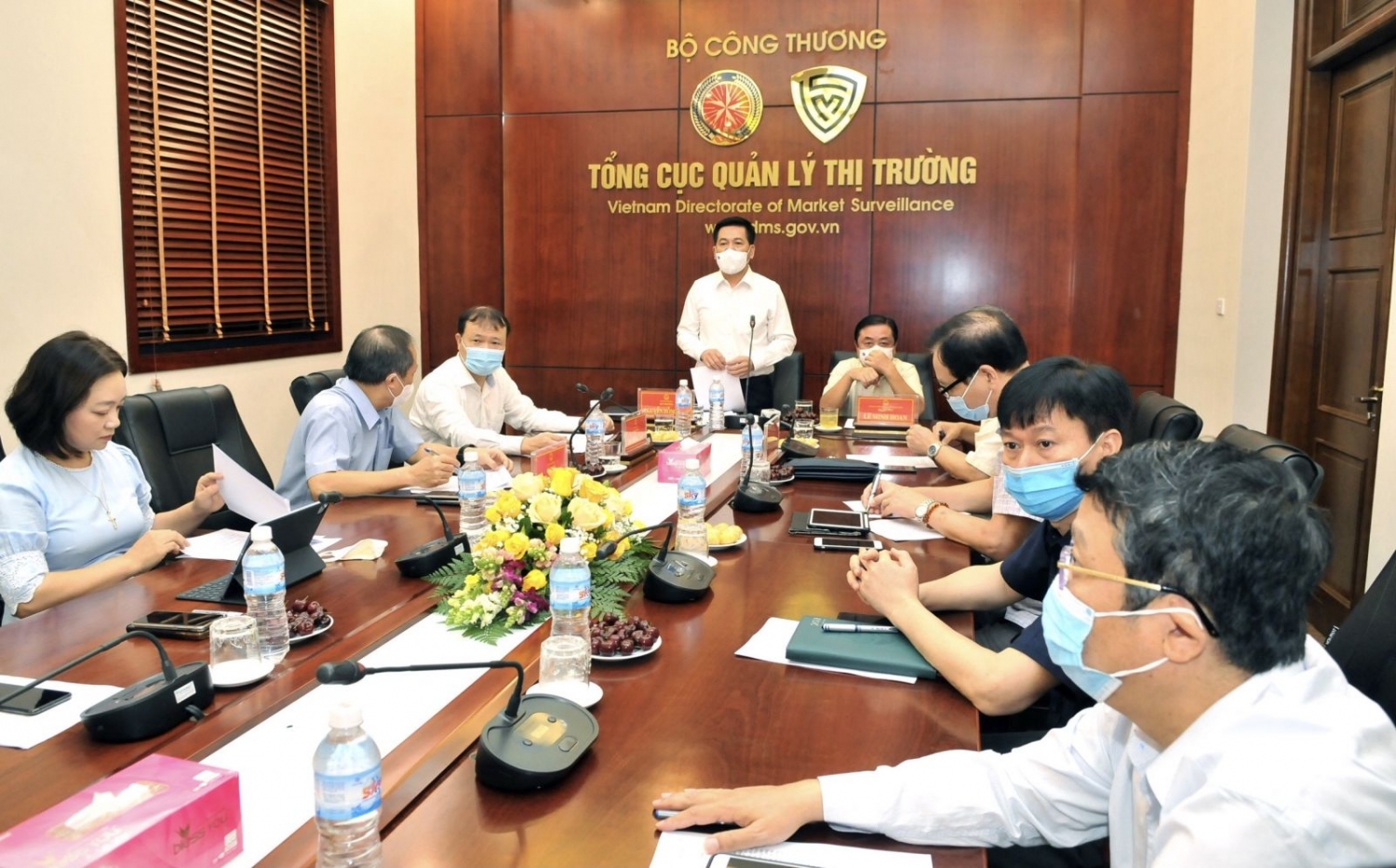 Bộ Công Thương và Bộ Nông nghiệp và Phát triển nông thôn đồng tổ chức cuộc họp trực tuyến với các Sở, Ngành của 19 tỉnh, thành phố phía Nam để bàn các giải pháp, phương án về nguồn hàng, phương thức cung ứng hàng hóa thiết yếu.