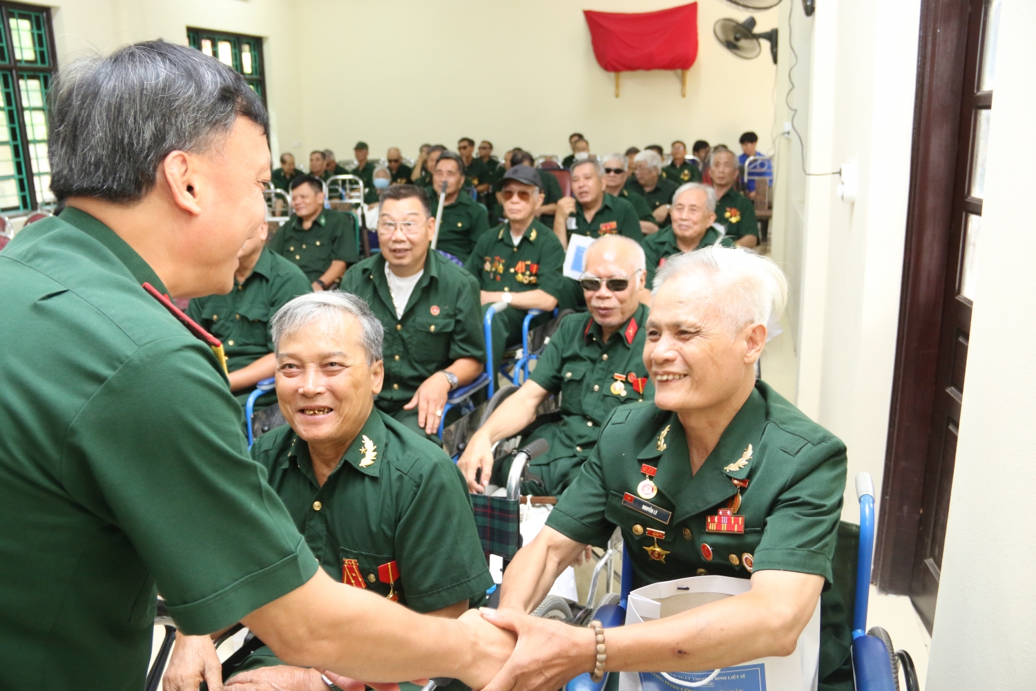 Mỗi dịp 27/7 hằng năm, lãnh đạo Hội CCB Tập đoàn lại về thăm hỏi, động viên các thương bệnh binh Hội CCB Tập đoàn và Công đoàn DKVN tri ân các thương bệnh binh, người có công tại Thái Bình, Hà Nam