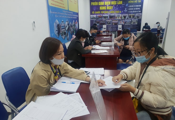 Thị trường lao động Hà Nội dần khởi sắc