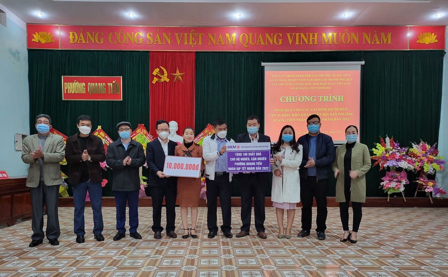 Tạp chí Năng lượng Mới đồng hành cùng Ngân hàng BIDV trao 200 suất quà Tết cho các hộ nghèo tại Nghệ An