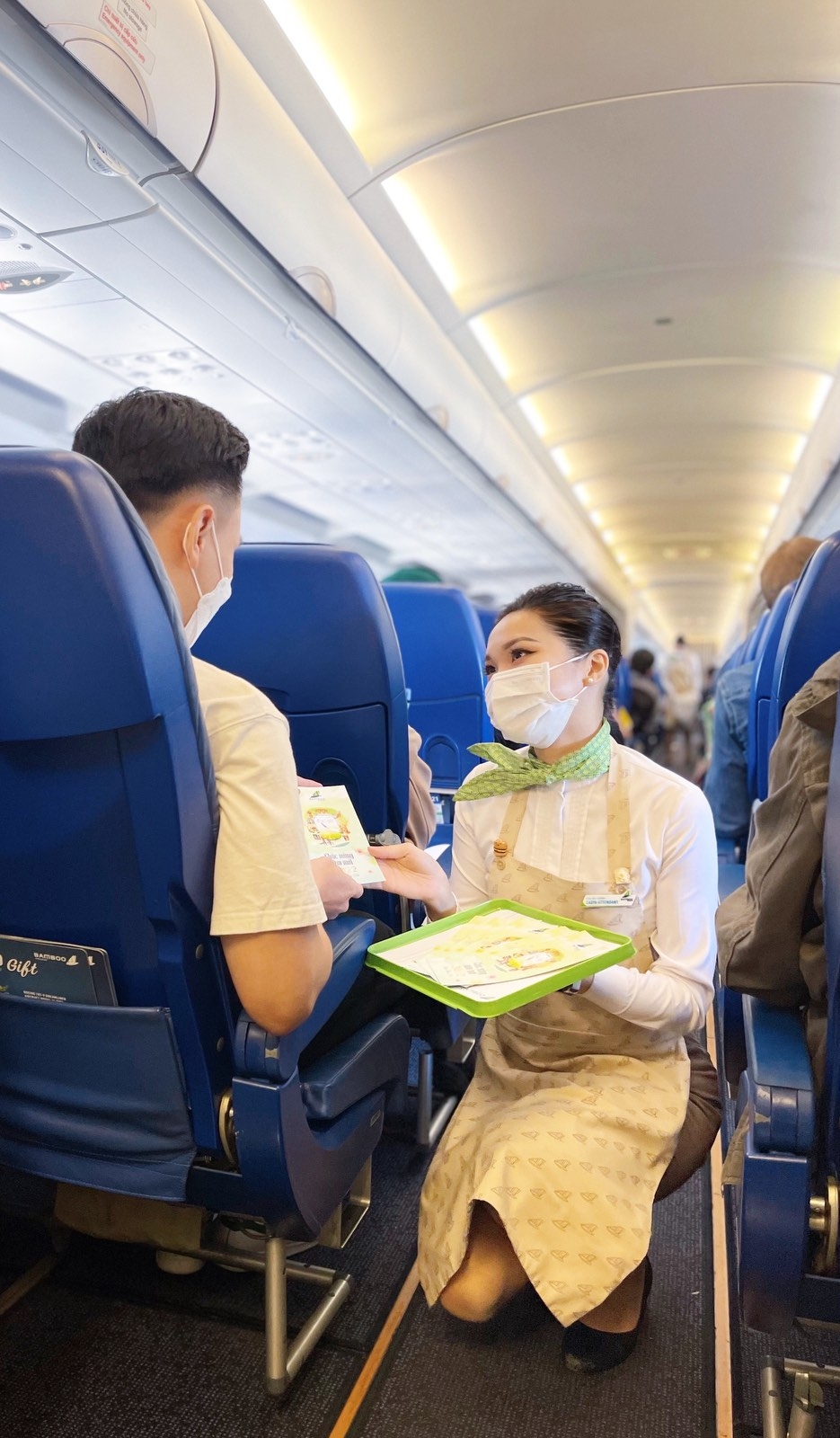 Bamboo Airways lì xì may mắn hành khách ‘xông’ chuyến bay đầu năm