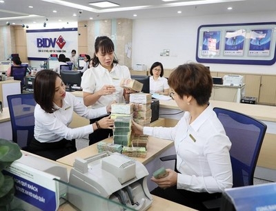 Tin ngân hàng ngày 16/2: Cổ đông Eximbank không thông qua đề xuất chia cổ tức tỷ lệ 18% Tin ngân hàng ngày 16/2: Cổ đông Eximbank không thông qua đề xuất chia cổ tức tỷ lệ 18%