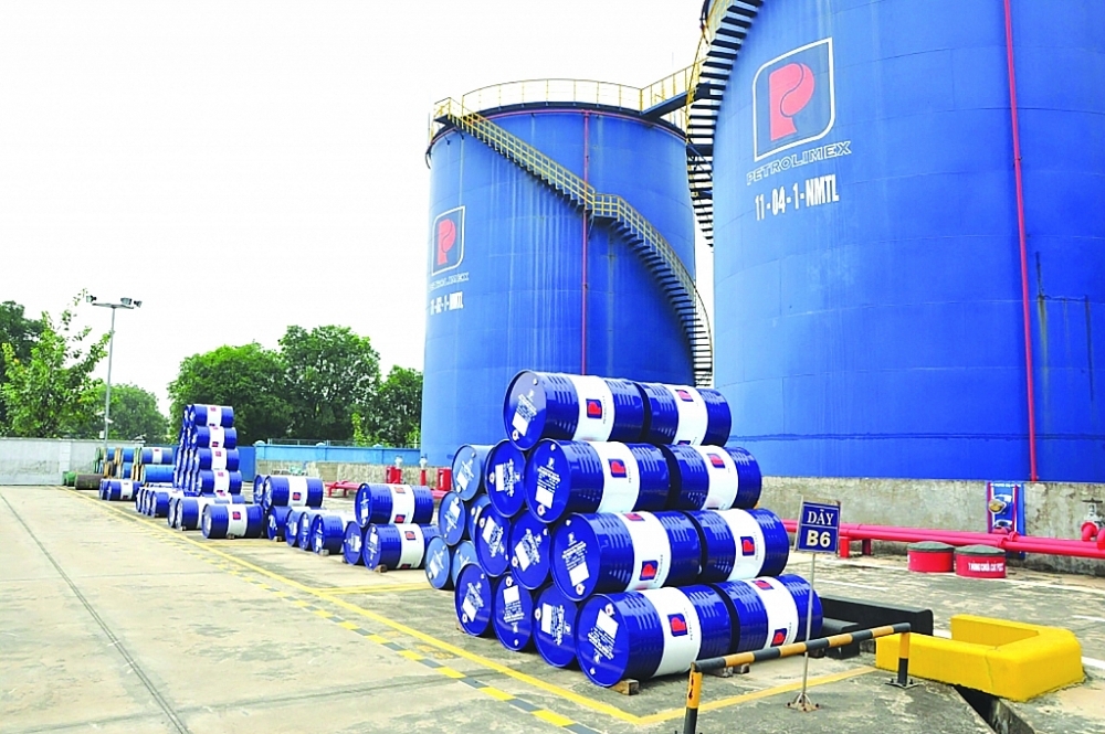 Đề xuất điều chỉnh thuế nhập khẩu xăng từ 20% xuống 10%