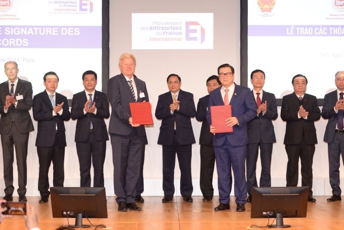 Tin nhanh ngân hàng ngày 5/11: HDBank ký thỏa thuận 300 triệu USD với DEG về phát triển bền vững Tin nhanh ngân hàng ngày 5/11: HDBank ký thỏa thuận 300 triệu USD với DEG về phát triển bền vững