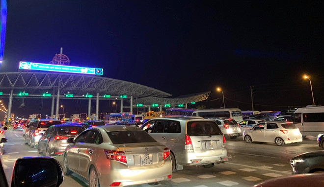 Làm rõ vụ hơn 300 xe dán thẻ ePass không qua được trạm thu phí không dừng của VETC