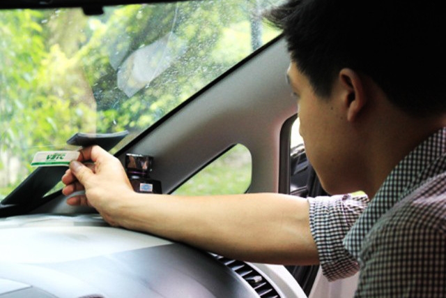 Mới có hơn 50% phương tiện dán thẻ thu phí không dừng