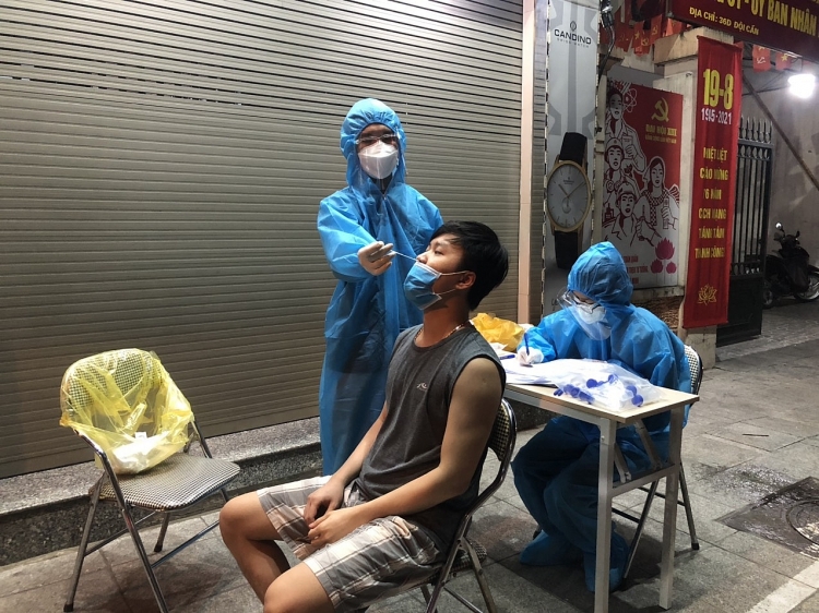 “Xét nghiệm là then chốt, vắc xin là căn cơ để thích ứng an toàn có kiểm soát”