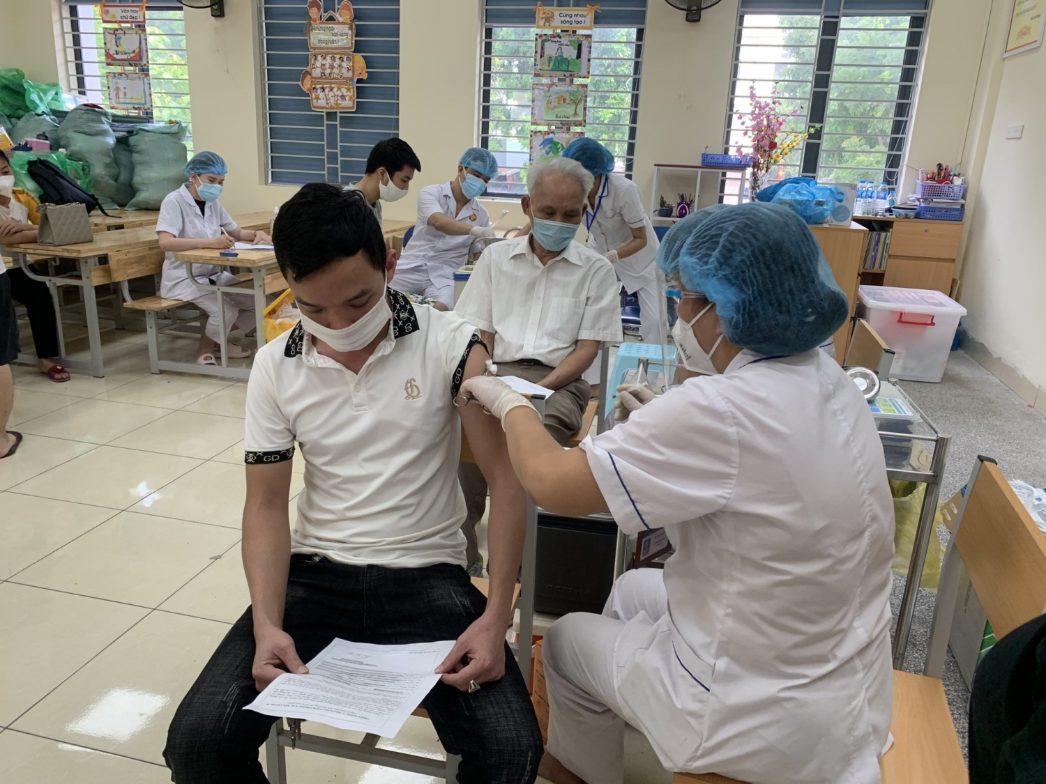 “Xét nghiệm là then chốt, vắc xin là căn cơ để thích ứng an toàn có kiểm soát”