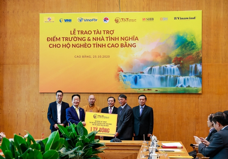 Bầu Hiển ủng hộ 5 tỷ đồng xây điểm trường và nhà tình nghĩa cho người nghèo tỉnh Cao Bằng