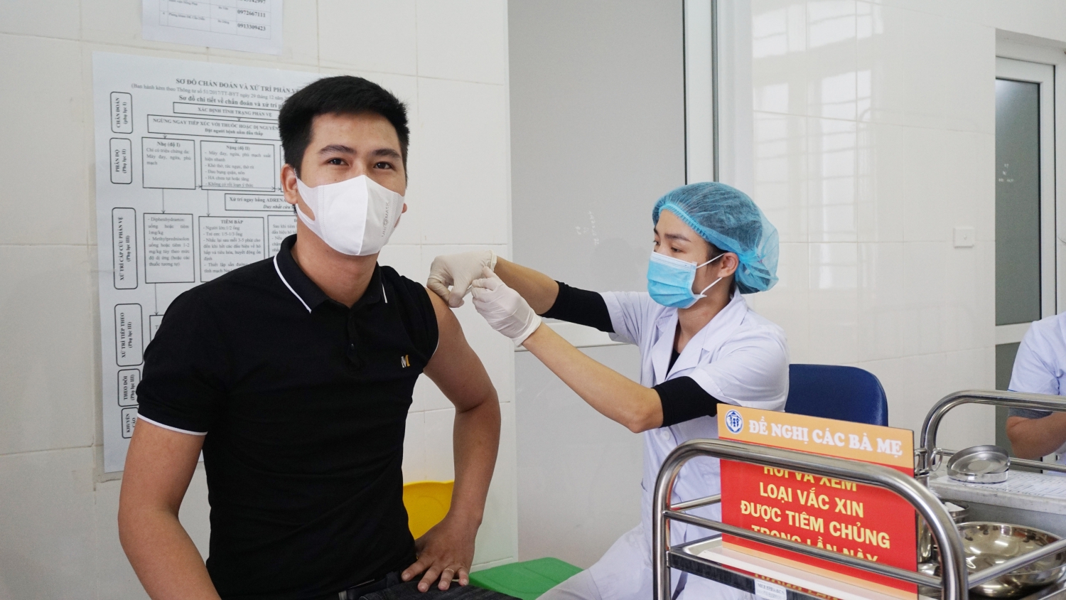 Hà Nội: Một buổi tiêm vaccin Covid tại phường Tây Mỗ