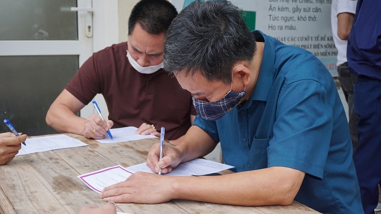 Hà Nội: Một buổi tiêm vaccin Covid tại phường Tây Mỗ
