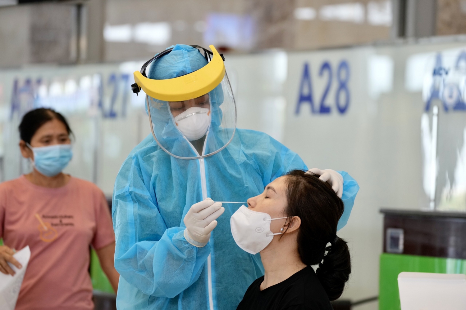 Sân bay Nội Bài dừng dịch vụ test nhanh Covid-19