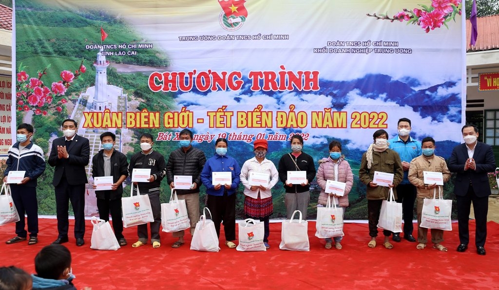 Tuổi trẻ Khối Doanh nghiệp Trung ương mang Tết ấm áp đến với bà con vùng cao Lào Cai