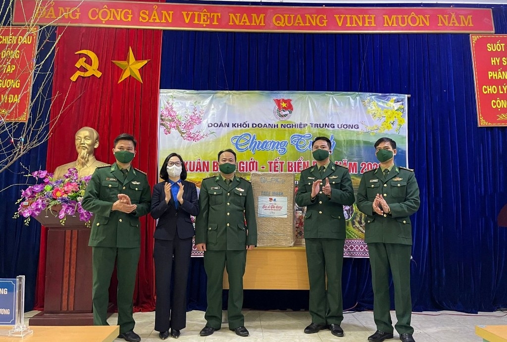 Tuổi trẻ Khối Doanh nghiệp Trung ương mang Tết ấm áp đến với bà con vùng cao Lào Cai