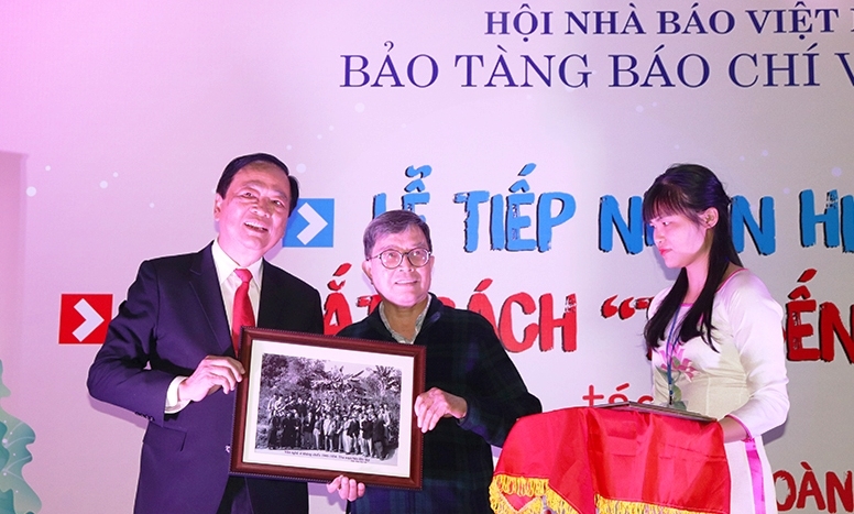 bao tang bao chi viet nam tiep nhan gan 400 hien vat tu lieu hinh anh bao chi