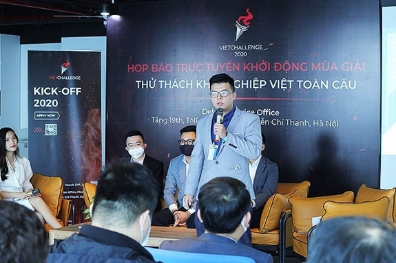 100 nha khoi nghiep tre tranh tai tai dau truong startups 100