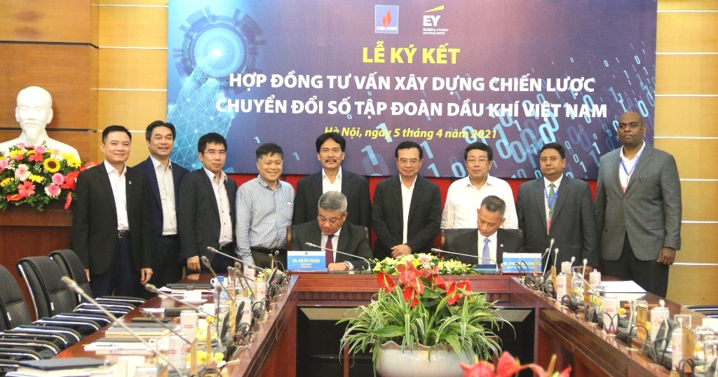 Lễ ký kết hợp đồng “Tư vấn xây dựng Chiến lược Chuyển đổi số Petrovietnam”