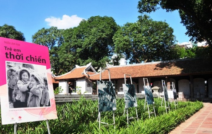 khoanh khac tre em thoi chien tai van mieu quoc tu giam