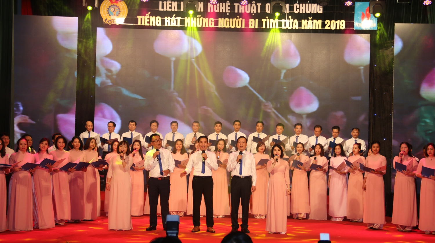 co quan tap doan gianh giai nghe thuat dac biet xuat sac tai lien hoan tieng hat nhung nguoi di tim lua khu vuc phia bac