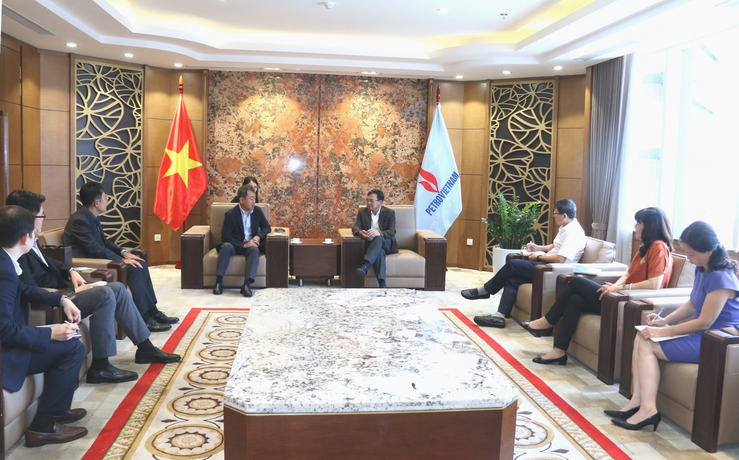 Chủ tịch HĐTV Petrovietnam Hoàng Quốc Vượng làm việc cùng lãnh đạo Doosan Enerbility